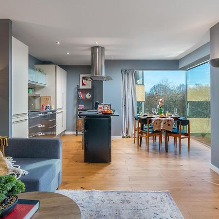 2 Bedroom Apartment With Park Views Shoreditch Лондон Экстерьер фото