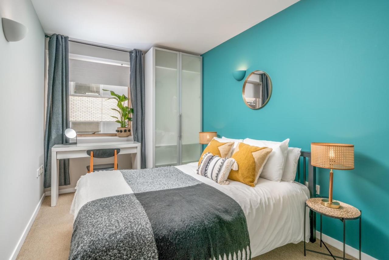 2 Bedroom Apartment With Park Views Shoreditch Лондон Экстерьер фото
