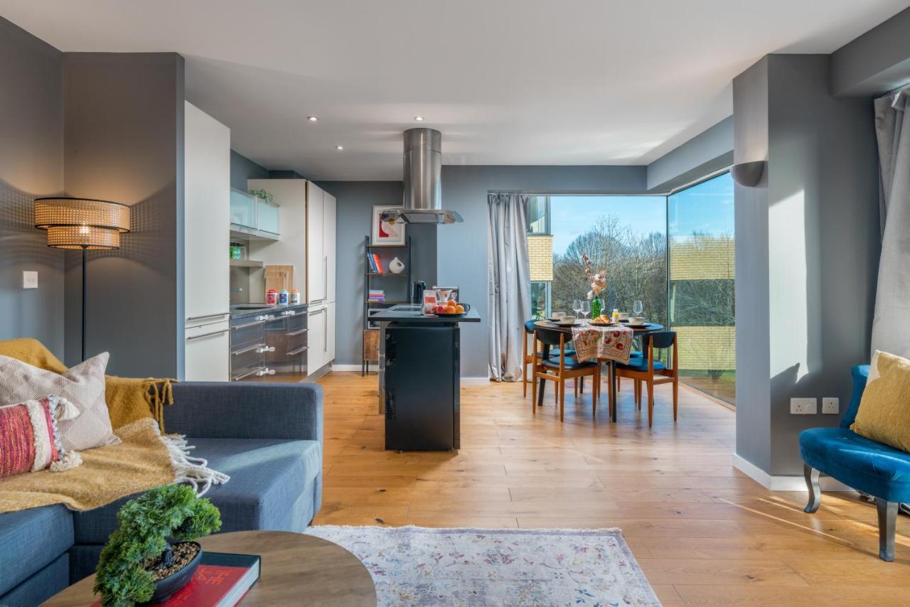 2 Bedroom Apartment With Park Views Shoreditch Лондон Экстерьер фото
