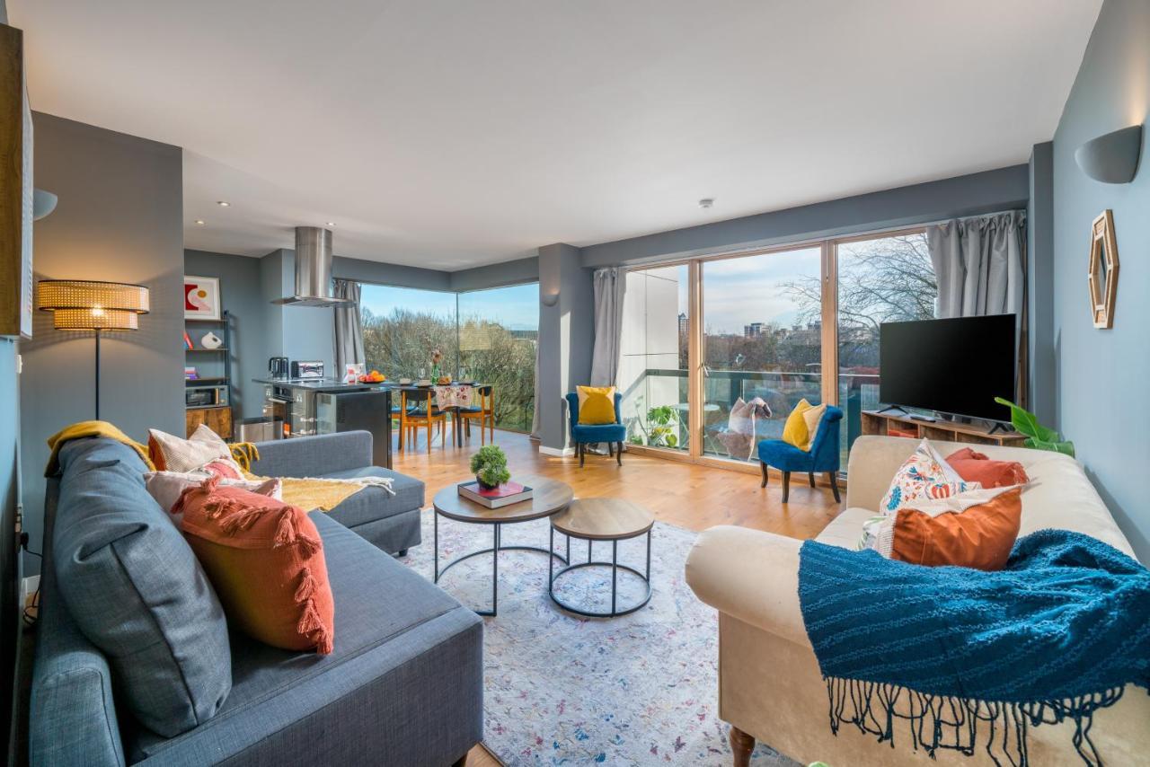 2 Bedroom Apartment With Park Views Shoreditch Лондон Экстерьер фото