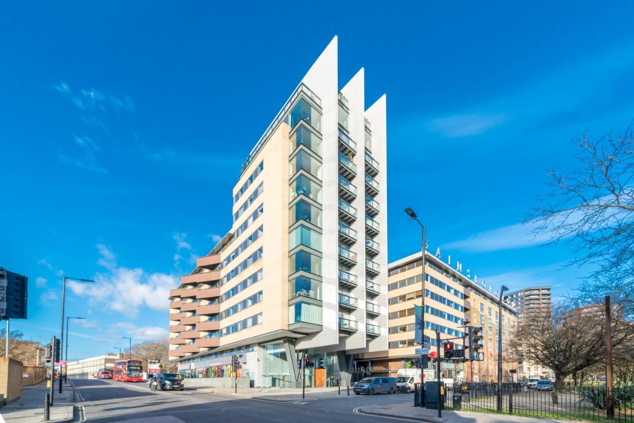 2 Bedroom Apartment With Park Views Shoreditch Лондон Экстерьер фото